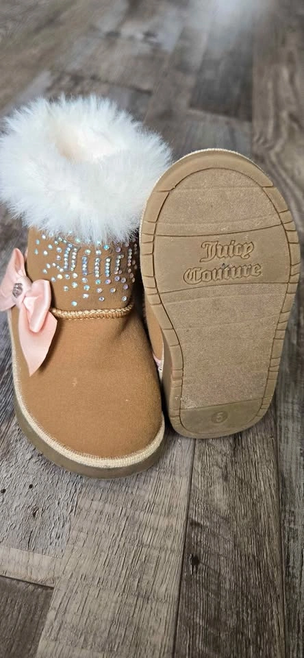 Juicy Couture Girls Faux Fur Rhinestone Boots Size 5 - photo 2