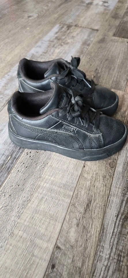 Puma Black Low-Top Sneakers Size 10 Boy - photo 2