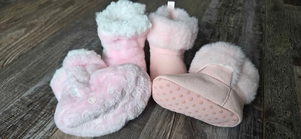 Baby Girl Slippers and Booties - photo 2