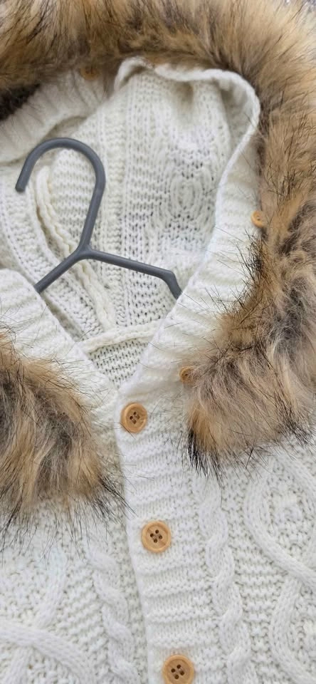 NEW - White Cable Knit Hooded Romper with Faux Fur Trim - photo 3
