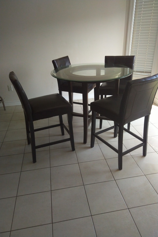 Crate and Barrel 42" Round Glass Table Beveled edge - photo 4