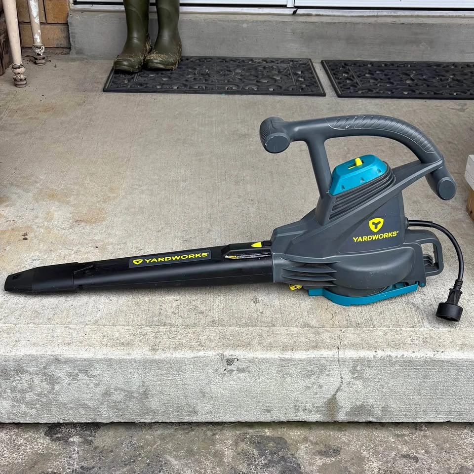 Yardworks 12amp Corded Electric Leaf Blower