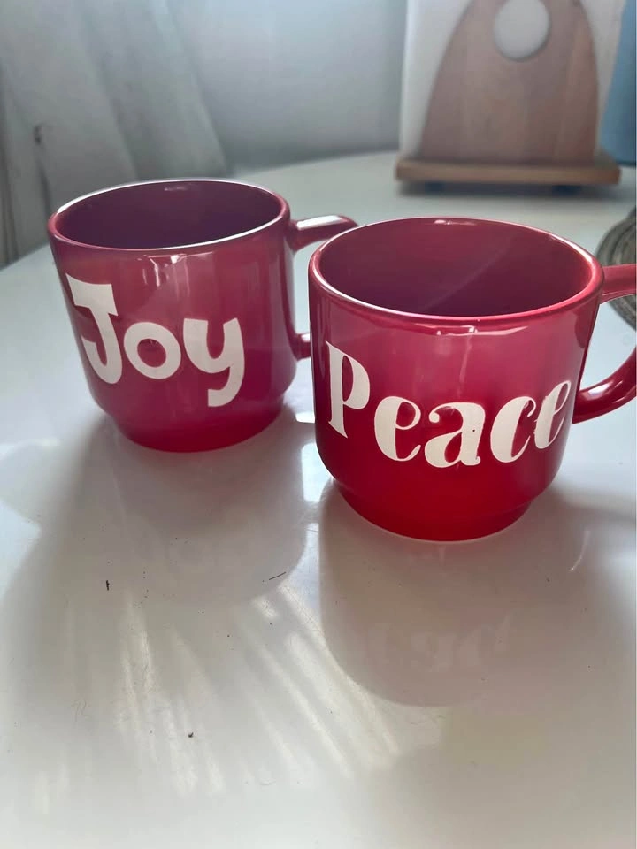 🏈 2pc. red mugs