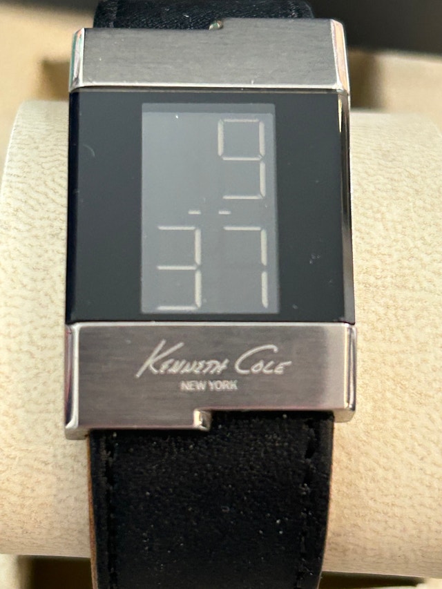 Kenneth Cole Reaction Digital Watch - photo 2