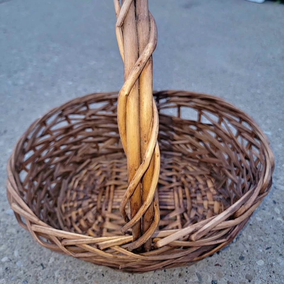 NEW! Basket SUPER CUTE! $6