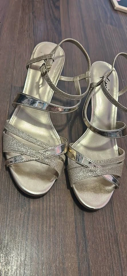 Fioni Gold Heels