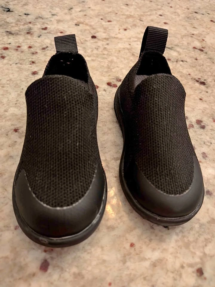 Voyager toddler shoes size C3 (6-12m)