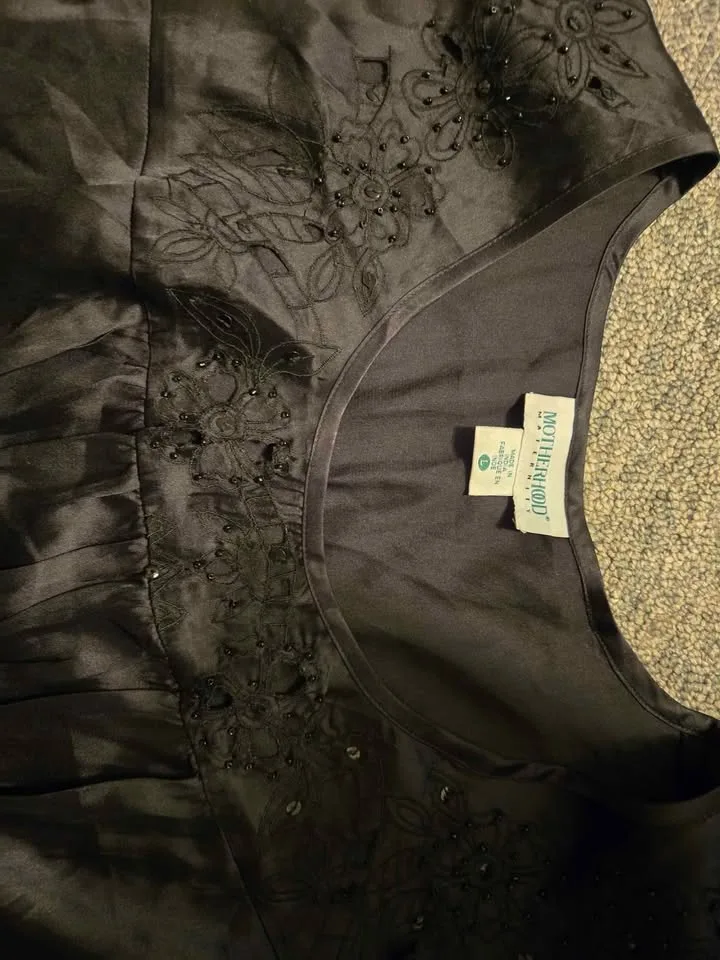 Silky maternity blouse image indicator(2)