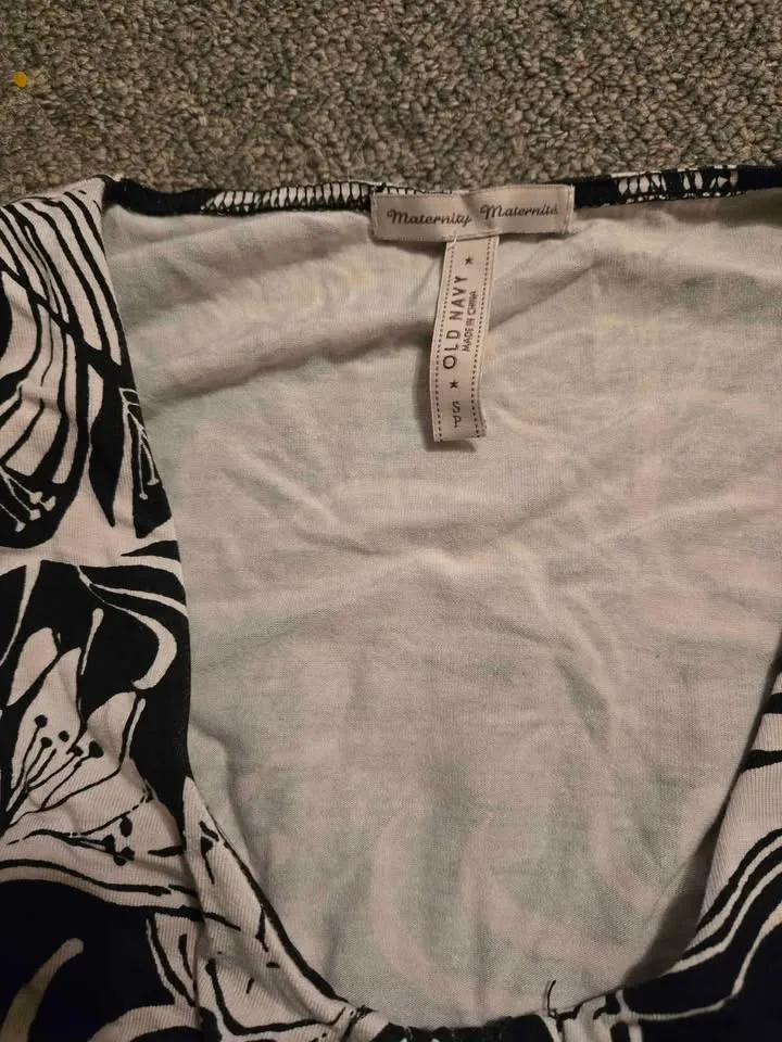 Old Navy maternity dress size S image indicator(2)