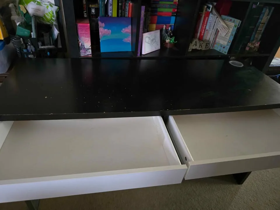 Ikea desk, 2 drawers image indicator(2)