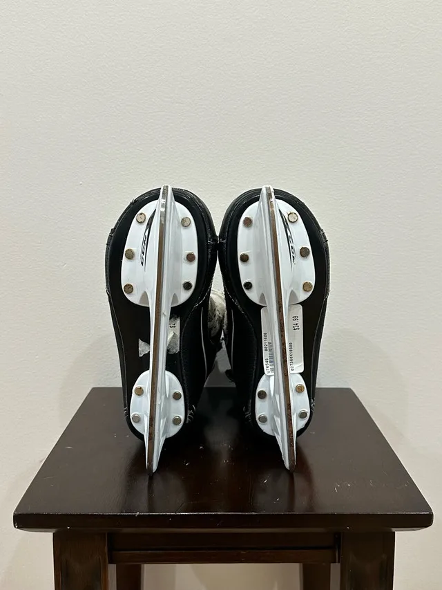 Youth CCM Skates 🧡 image indicator(4)