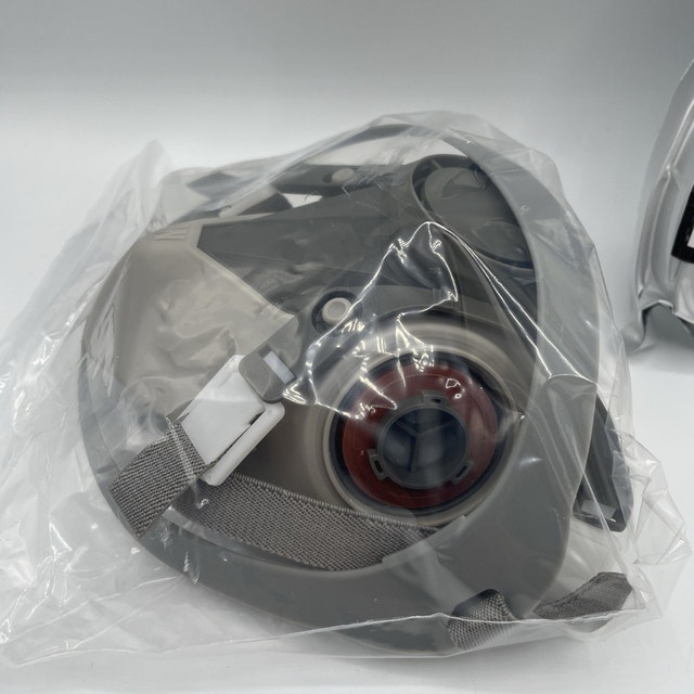 3M Respirator with 60926 Multi Gas Vapor Cartridges - photo 2