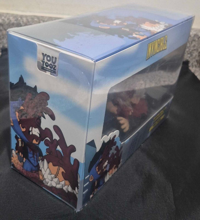 Youtooz Invincible vs Conquest Vinyl Figure - photo 2