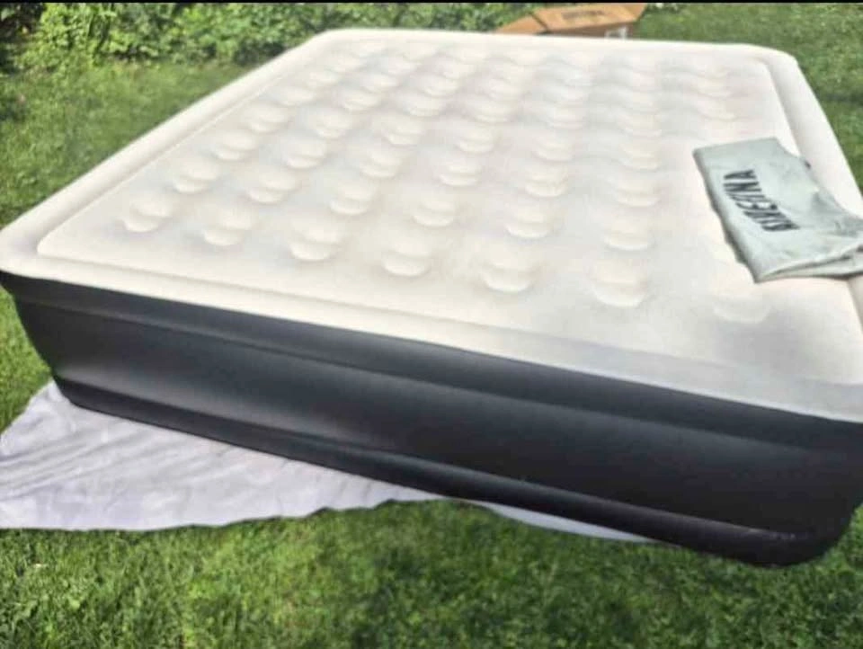 New King-sized Air Mattress Inflates and deflates itself!