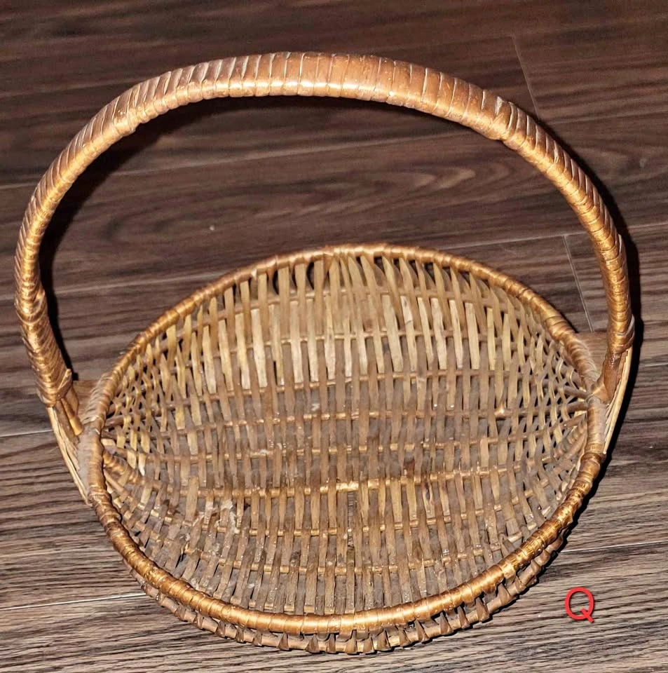 NEW! Basket SUPER CUTE! $6
