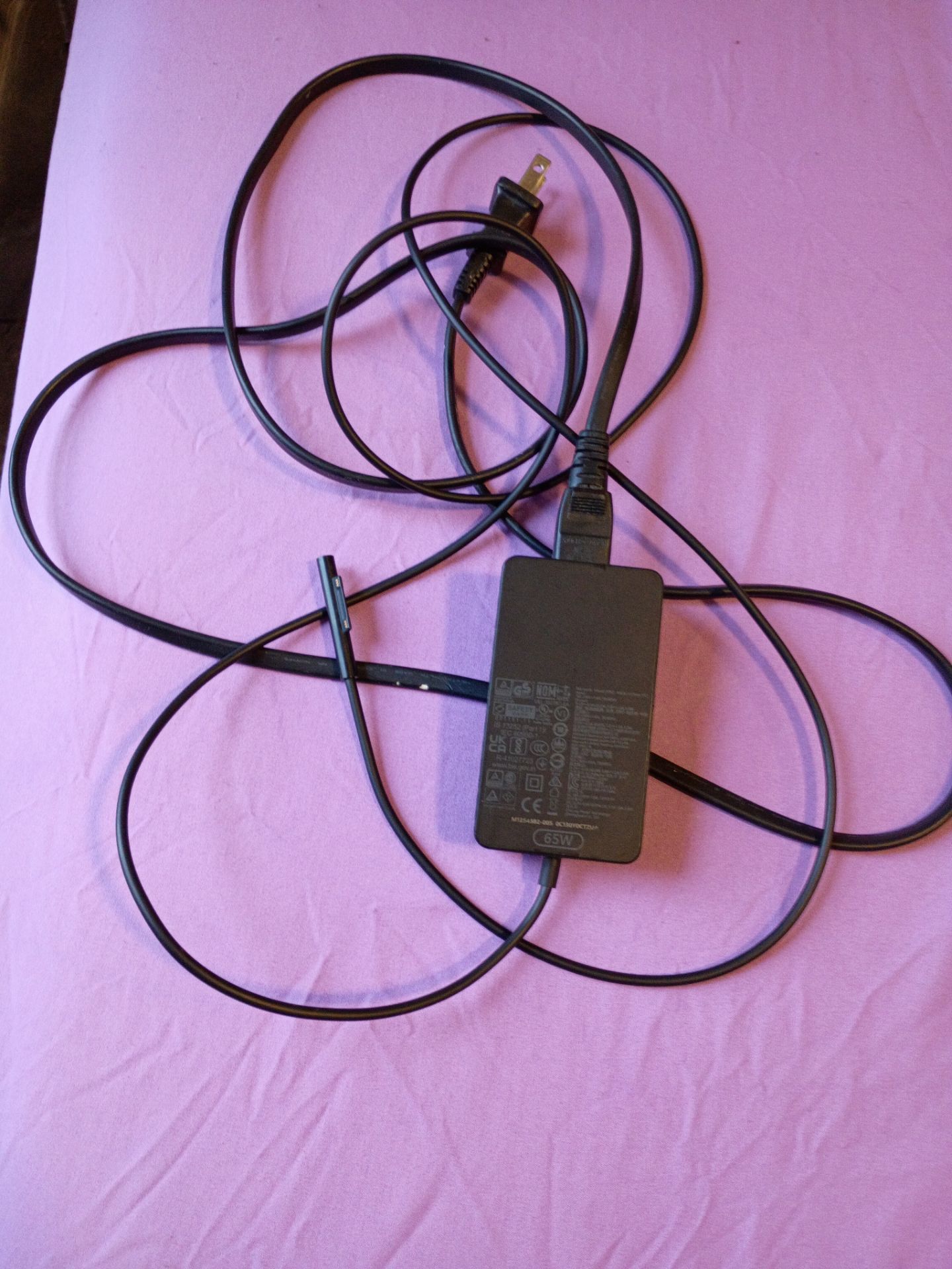 Genuine Microsoft surface 65w charger - photo 2