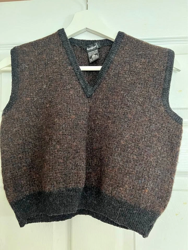 🏈 Knit Vest