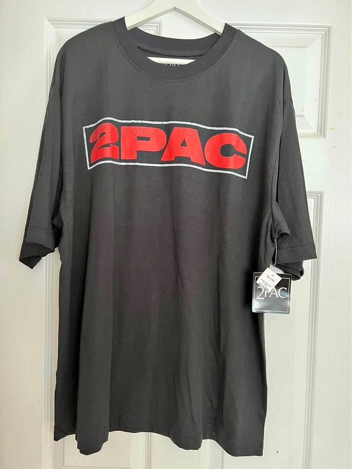 🏈 Tupac shirt- New