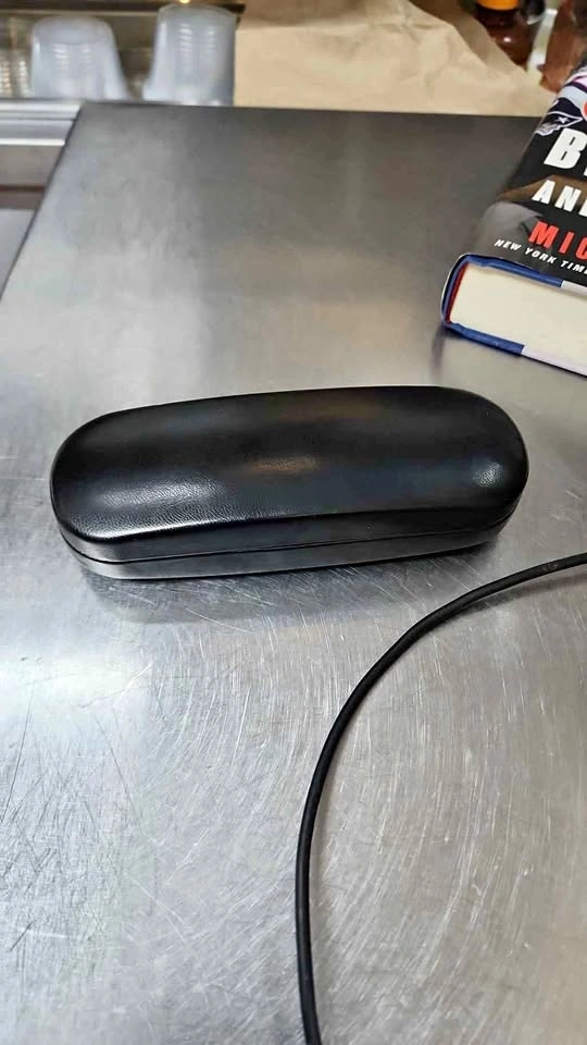 Black Eyeglasses Case with Cleaning Cloth