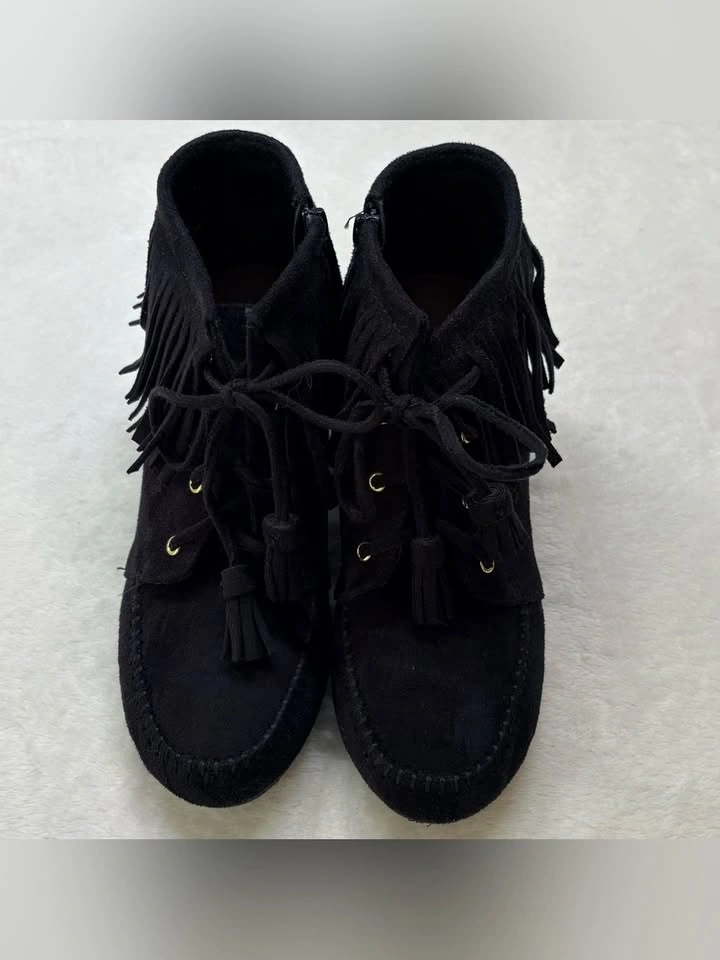 Maurices Black Suede Fringe Wedge Booties Size 6.5 - photo 3
