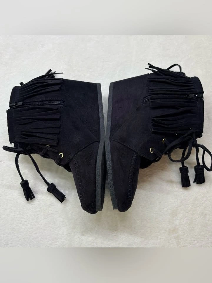 Maurices Black Suede Fringe Wedge Booties Size 6.5 - photo 4