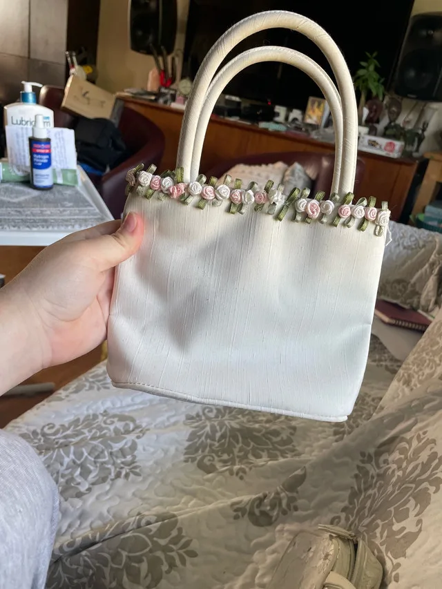 cute white tiny purses image indicator(2)