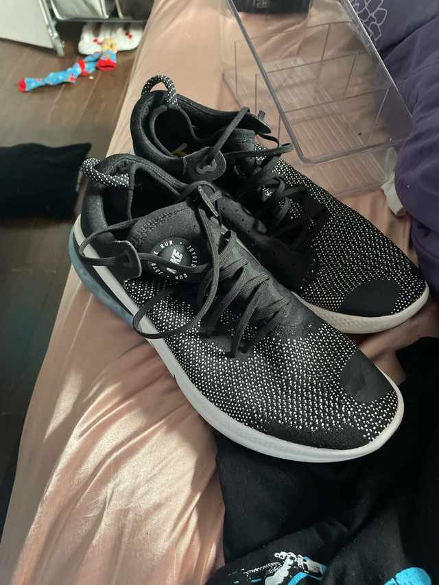 Size 13 men’s shoes brand new