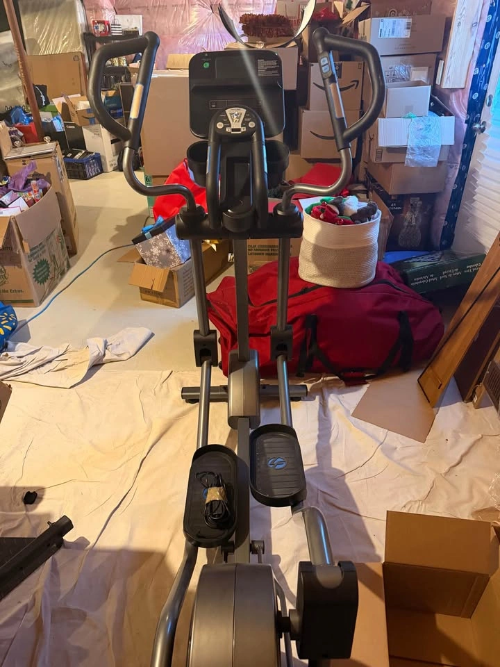 Life Fitness E3 Track+ Elliptical - NEVER USED - photo 3