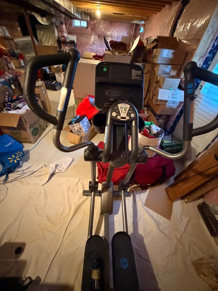 Life Fitness E3 Track+ Elliptical - NEVER USED - photo 5