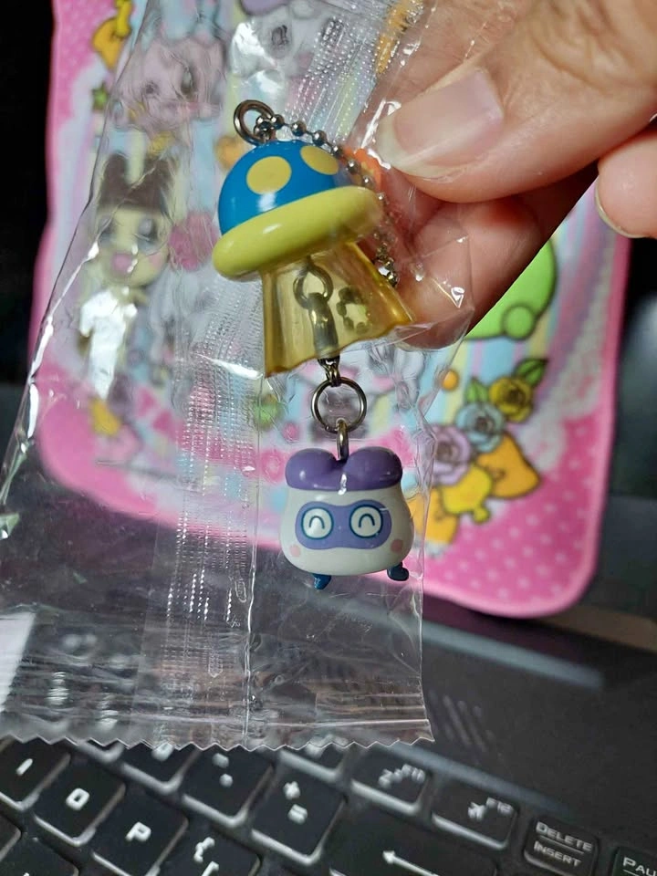 🏈 Tamagotchi - UFO Maskutchi charm/keychain Gashapon 🛸