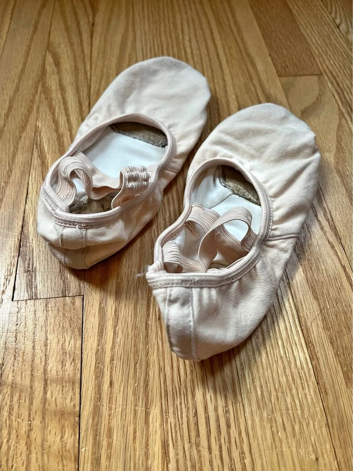 Kids Capezio Ballet Shoes - size 5M
