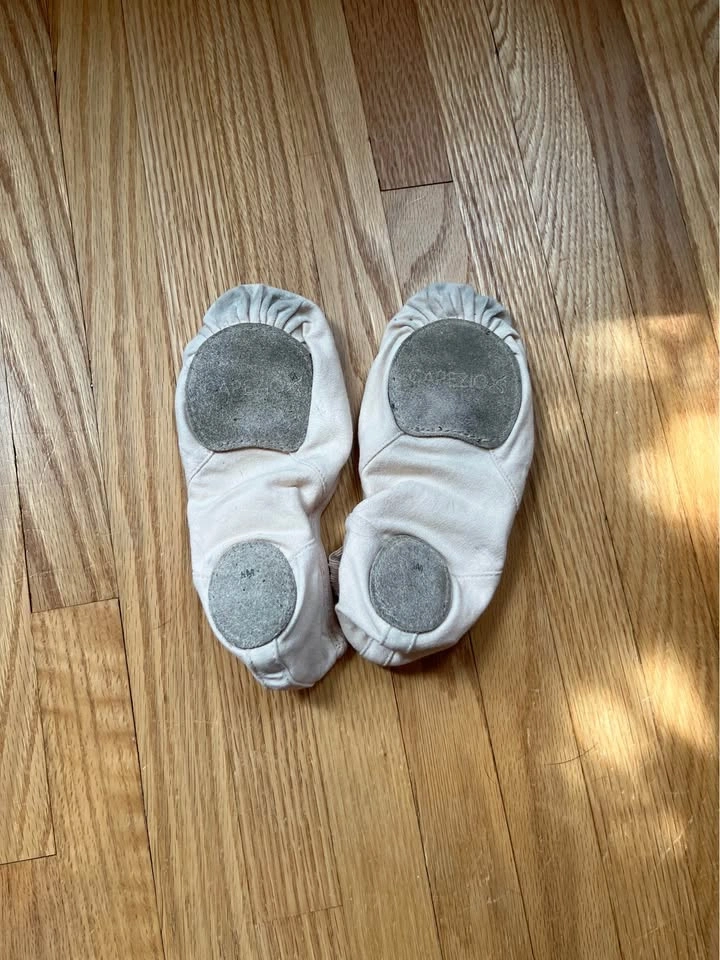 Kids Capezio Ballet Shoes - size 5M - photo 3