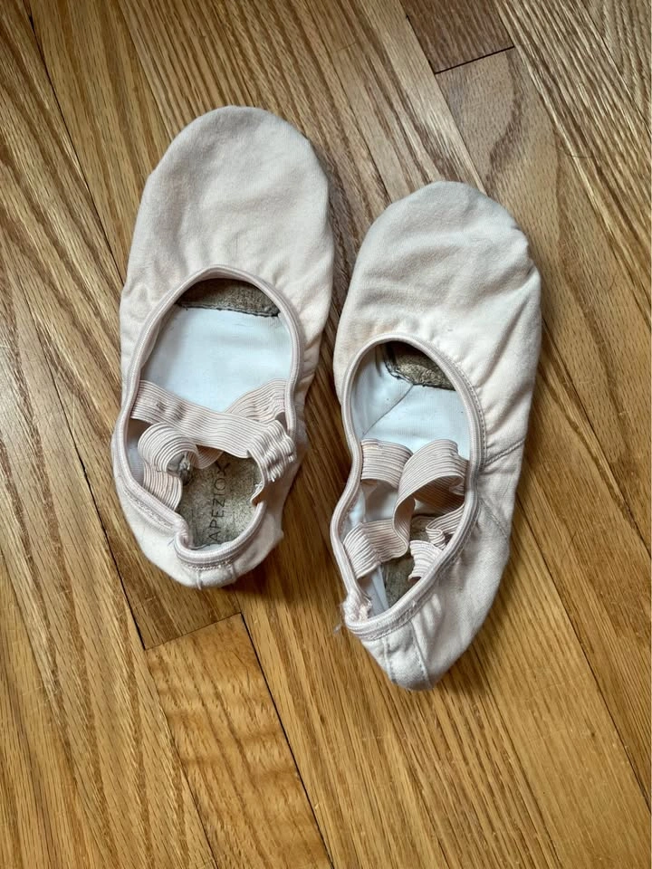 Kids Capezio Ballet Shoes - size 5M - photo 5