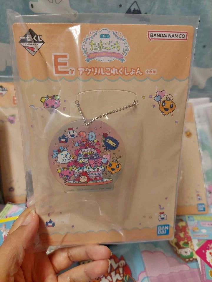 🏈 Tamagotchi Raffle Prize E - 20th Anniversary Clip Keychain
