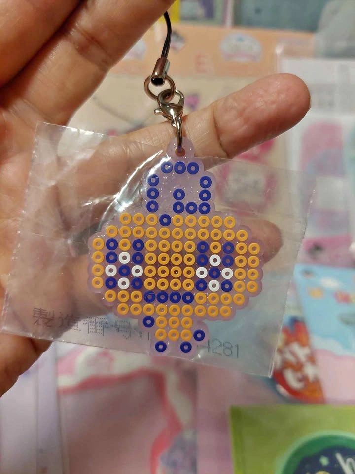 🏈 Tamagotchi Raffle Prize F - Glitter Pixel Memetchi Keychain