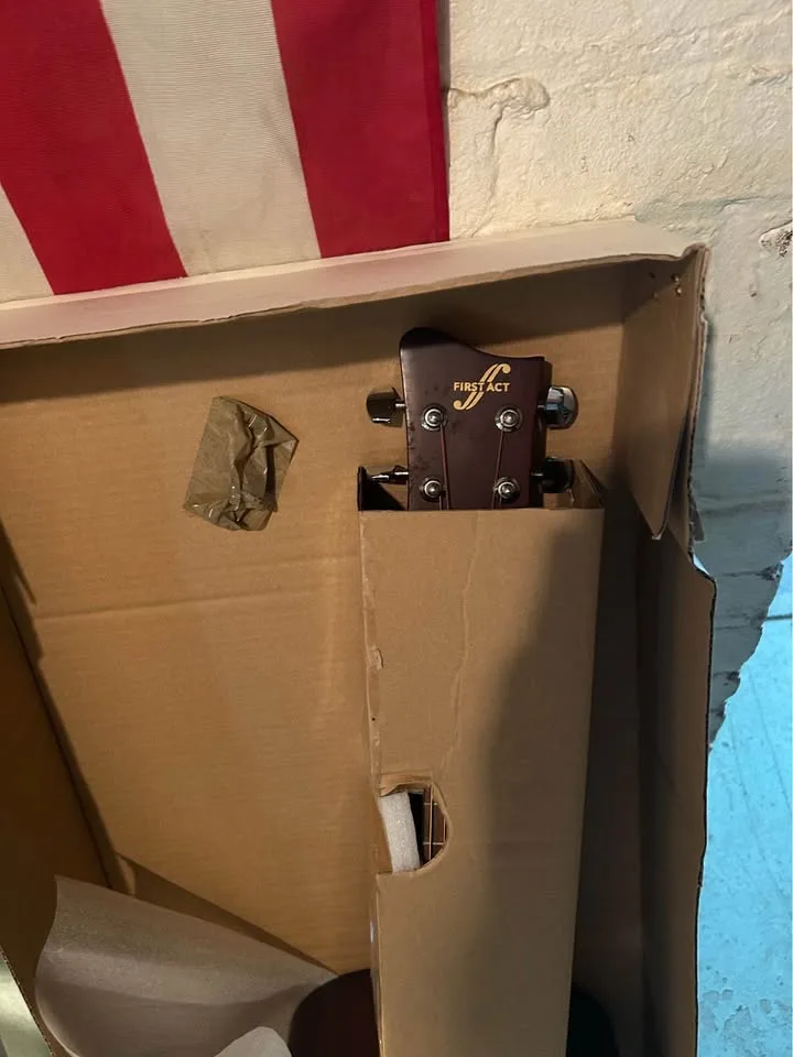 Adam Levine First Act Acoustic Guitar Pack image indicator(3)