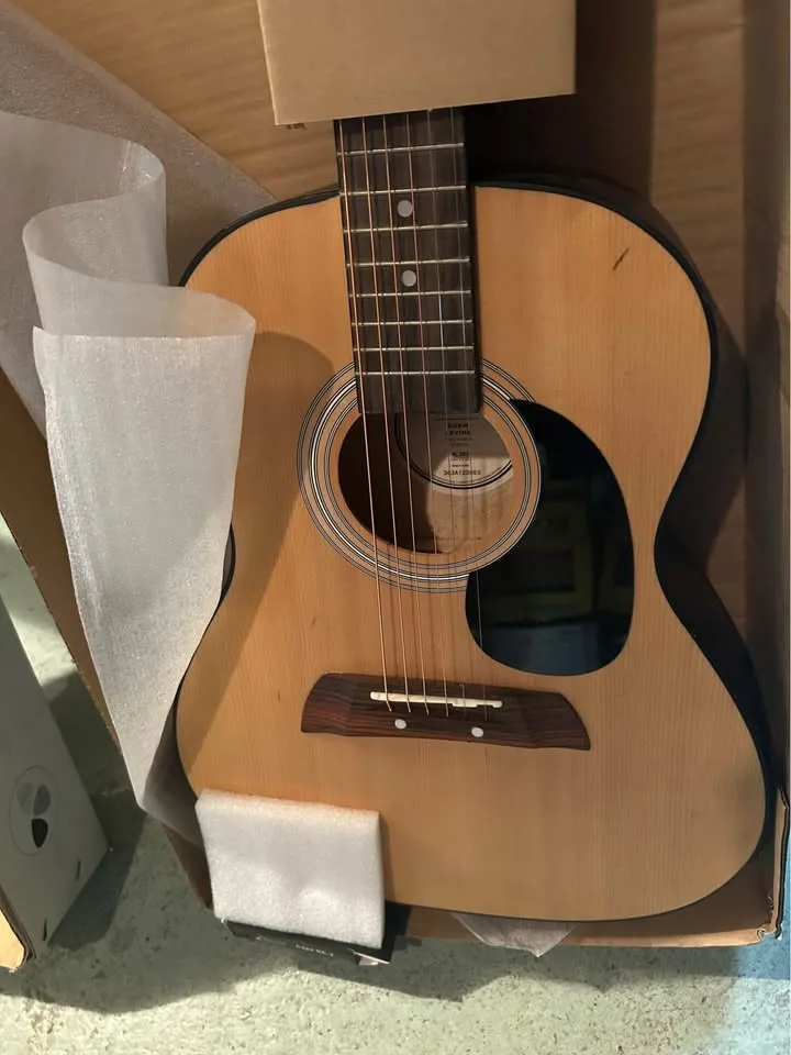 Adam Levine First Act Acoustic Guitar Pack image indicator(4)