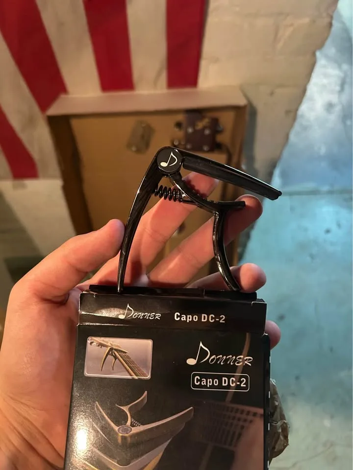 Adam Levine First Act Acoustic Guitar Pack image indicator(5)