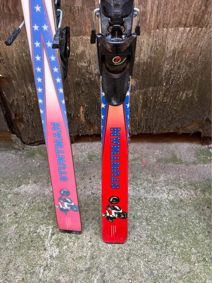 Assortment of Legendary Classic Skis image indicator(3)