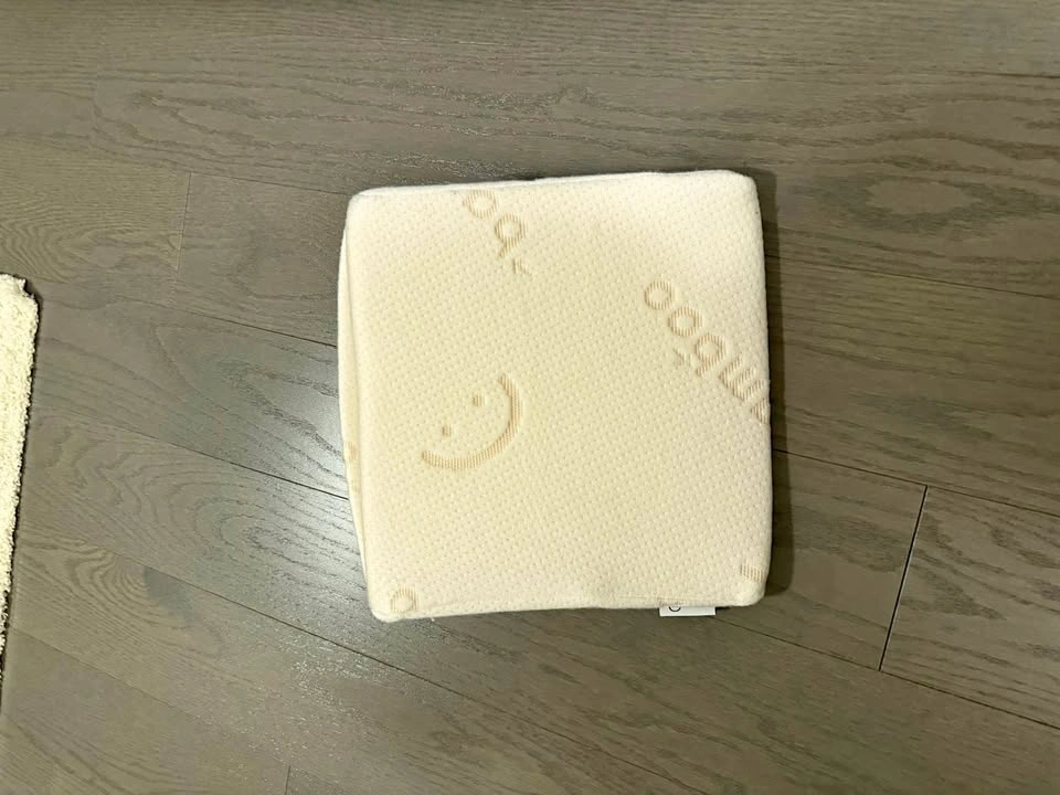 Baby and Bump wedge pillow