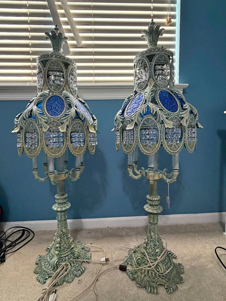 Pair of vintage Hollywood Regency style ornate metal lamps
