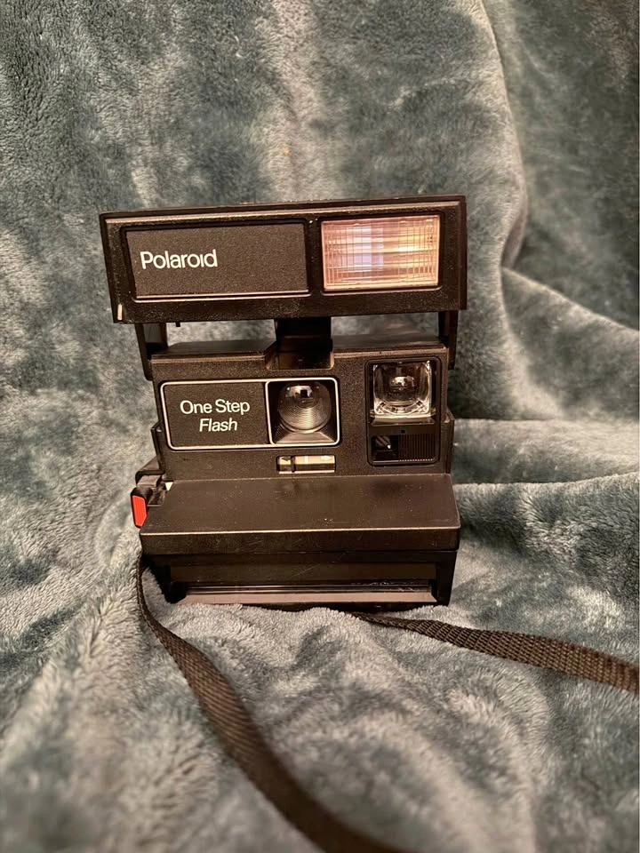 Vintage Polaroid One Step Flash Instant Camera (600 Film)