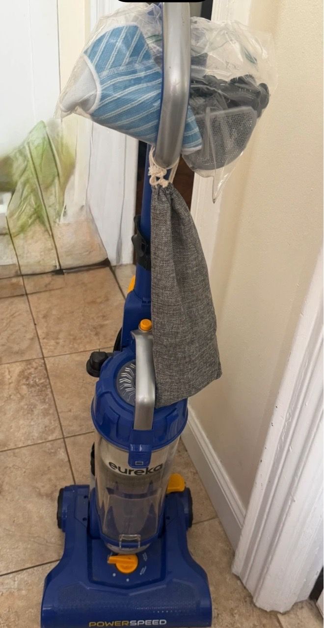 Eureka PowerSpeed Upright Vacuum Cleaner - photo 2