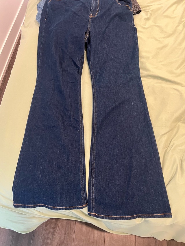 Old Navy Wow Flare Jeans - photo 4