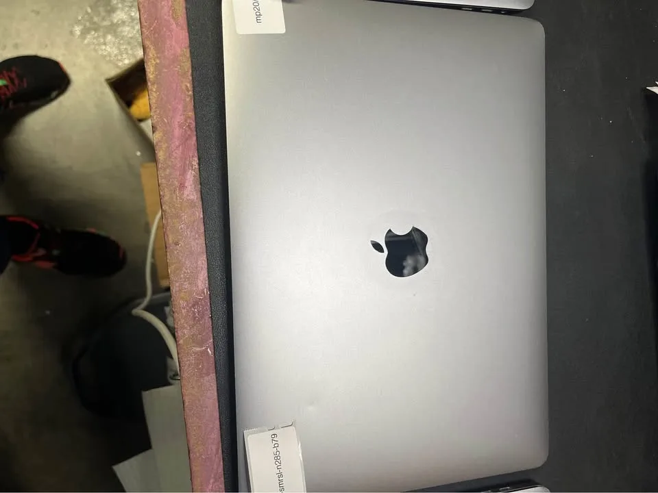 2020 Upgraded MacBook Pro 13” 16GB 500GB image indicator(9)