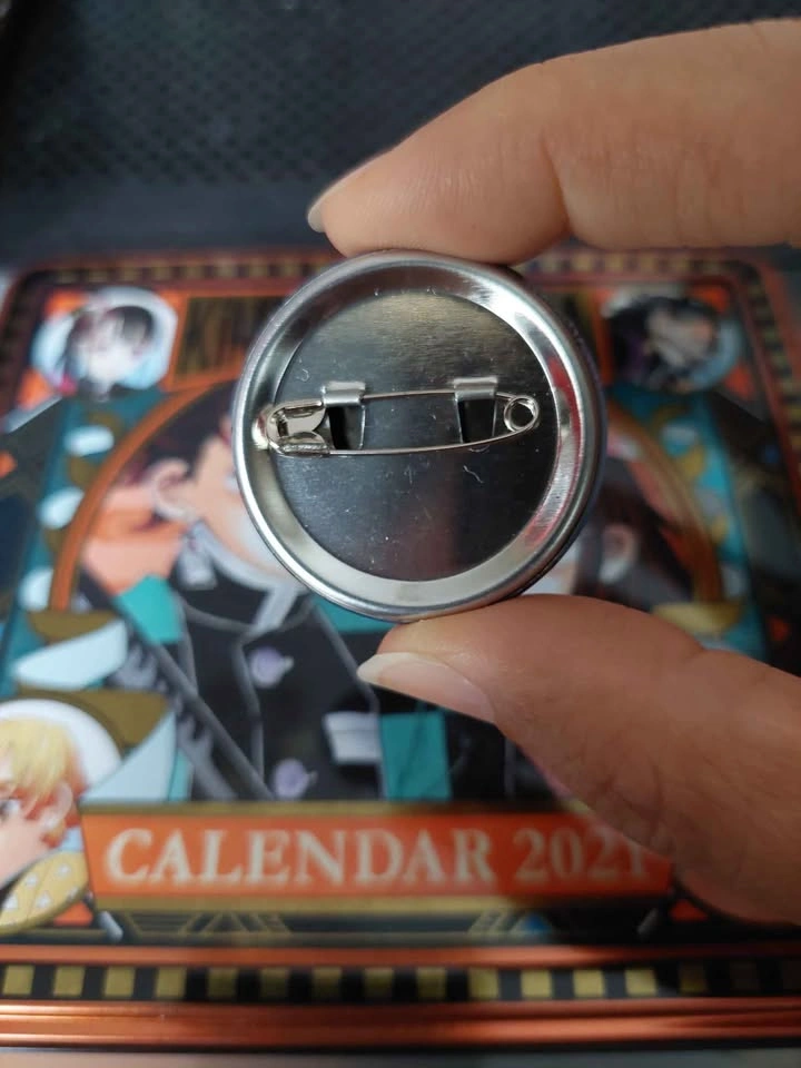 🏈 Demon Slayer - Manga Giyu Tomioka Pin Badge - photo 2