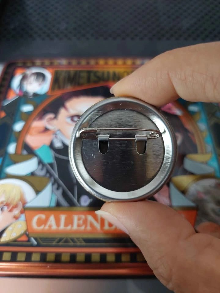 🏈 Demon Slayer - Manga Zenitsu Agatsuma Pin Badge - photo 2
