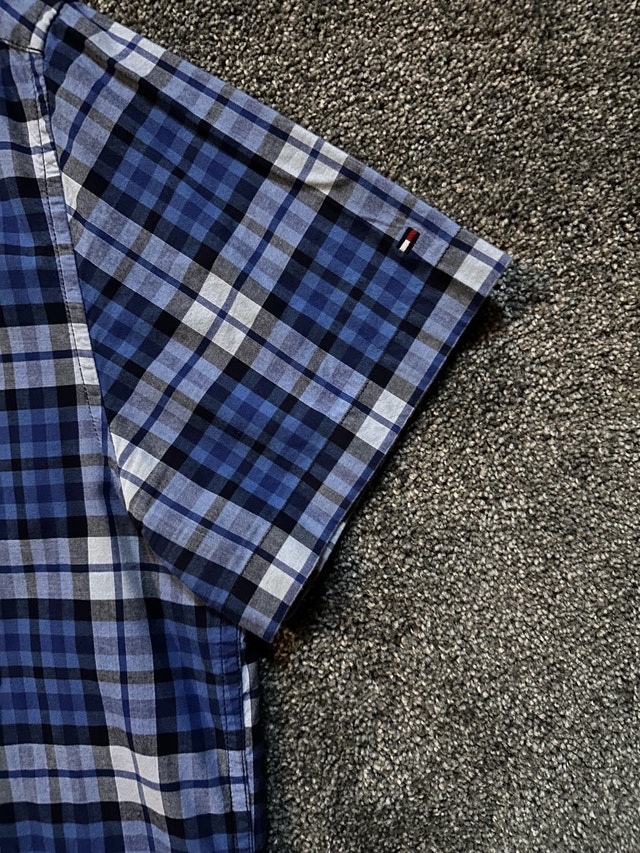 Tommy Hilfiger button up shirt size XL fits like a L - photo 4