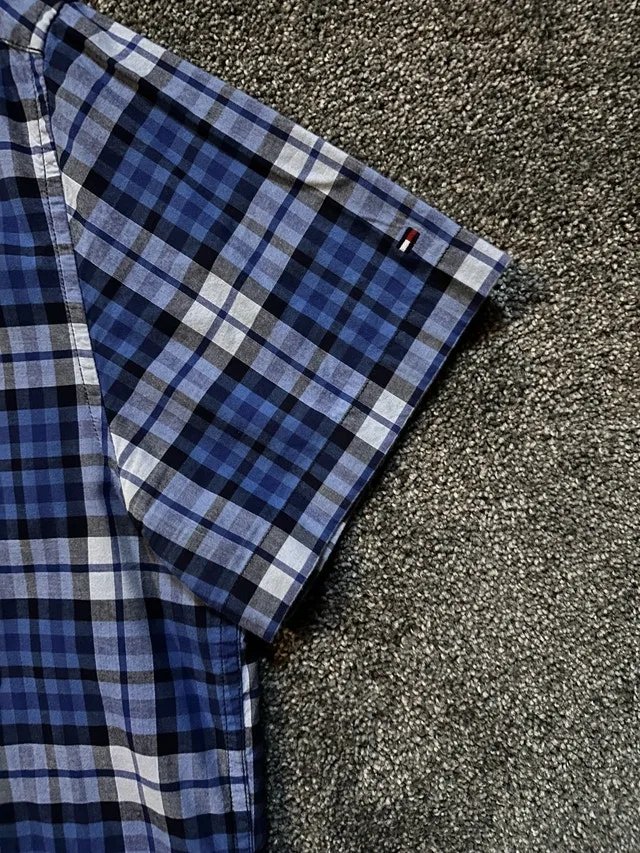 Tommy Hilfiger button up shirt size XL fits like a L - photo 4