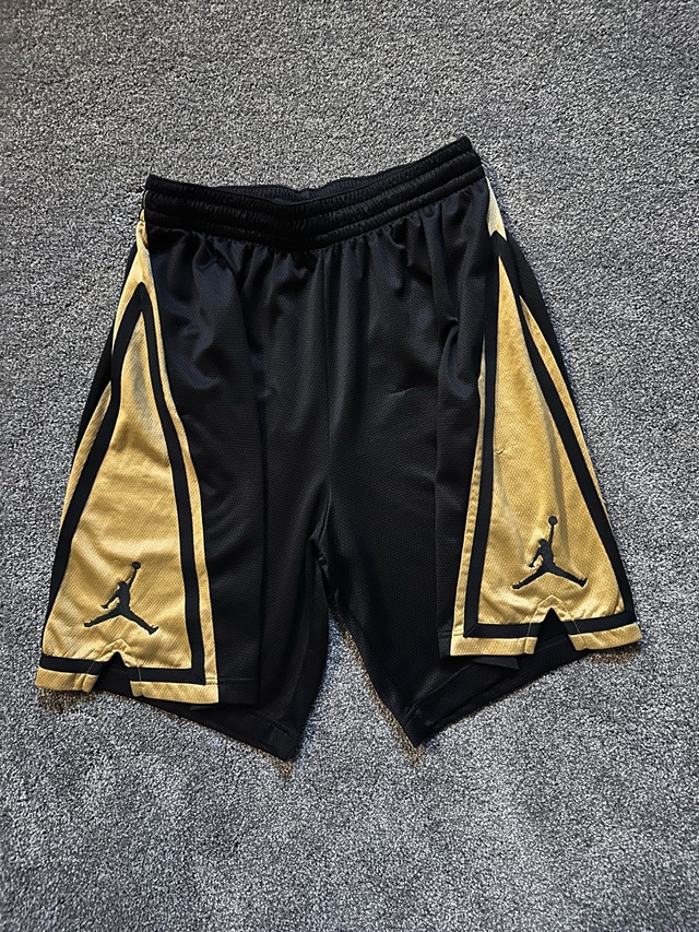Jordan shorts size XL fits like L to M - photo 3